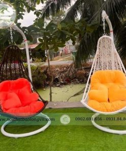 Xích đu sân vườn hình lưỡi liềm