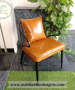 Ghế cafe sắt có tay bọc nệm da PU